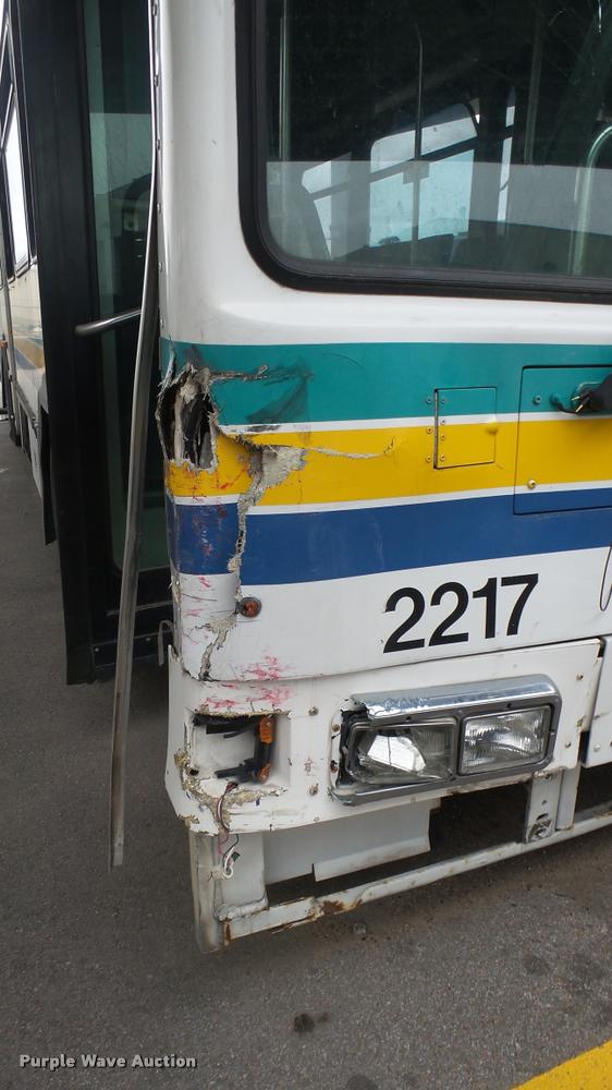 image for item L2403 2002 Gillig C20B096N4 transit bus