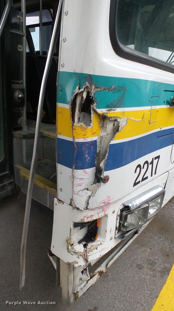 image for item L2403 2002 Gillig C20B096N4 transit bus