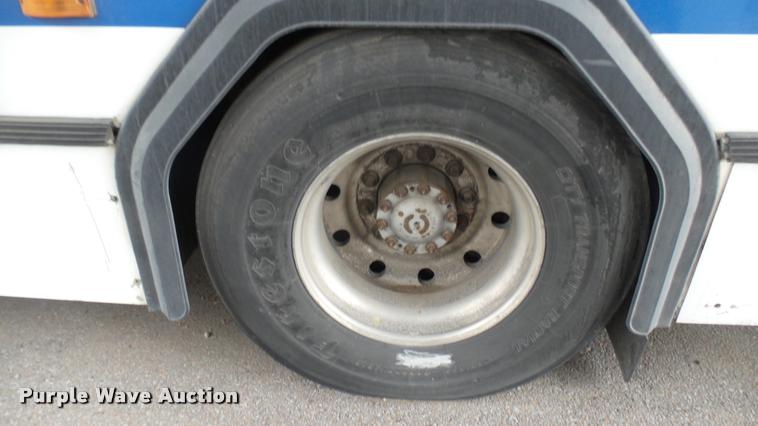 image for item L2403 2002 Gillig C20B096N4 transit bus