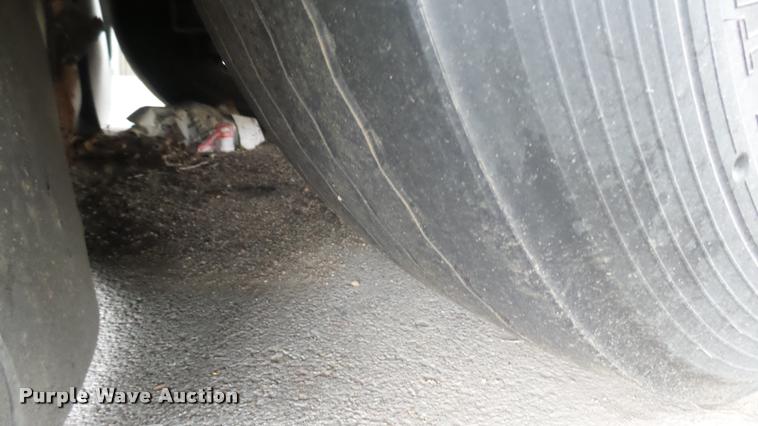 image for item L2403 2002 Gillig C20B096N4 transit bus