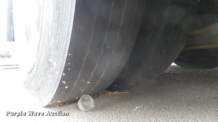 image for item L2403 2002 Gillig C20B096N4 transit bus