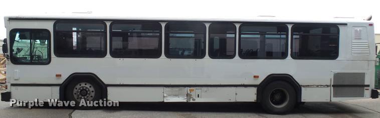 image for item L2404 2002 Gillig C20B096N4 transit bus