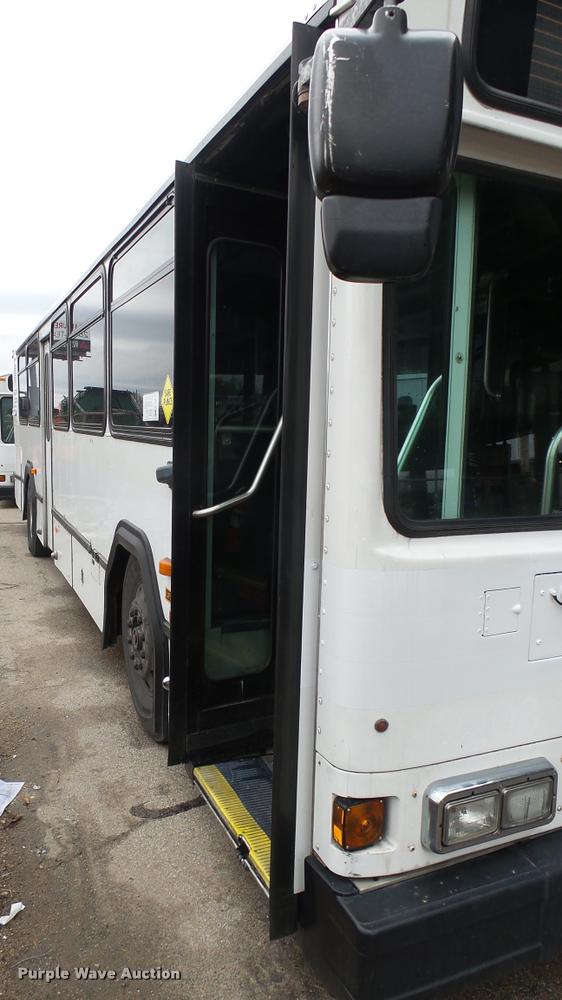 image for item L2404 2002 Gillig C20B096N4 transit bus