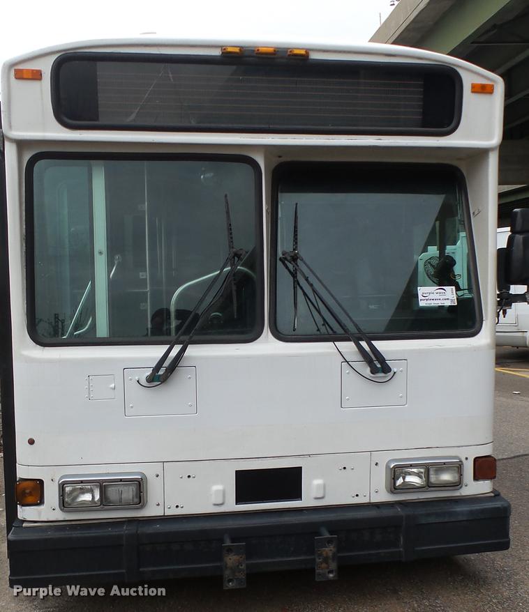 image for item L2404 2002 Gillig C20B096N4 transit bus