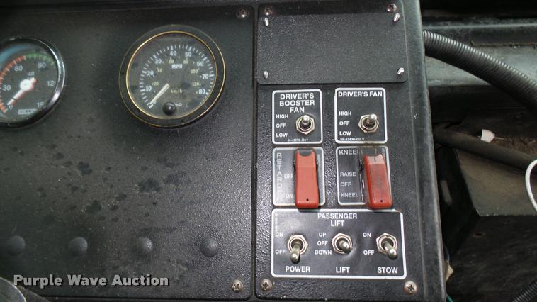 image for item L2404 2002 Gillig C20B096N4 transit bus