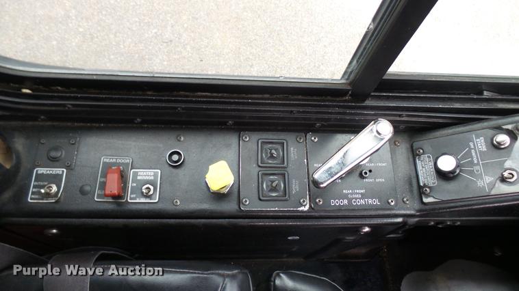 image for item L2404 2002 Gillig C20B096N4 transit bus