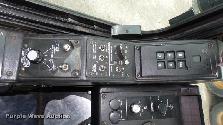 image for item L2404 2002 Gillig C20B096N4 transit bus