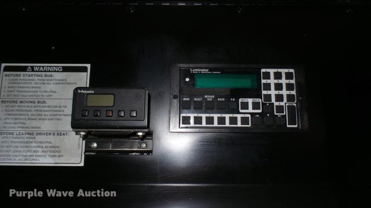 image for item L2404 2002 Gillig C20B096N4 transit bus