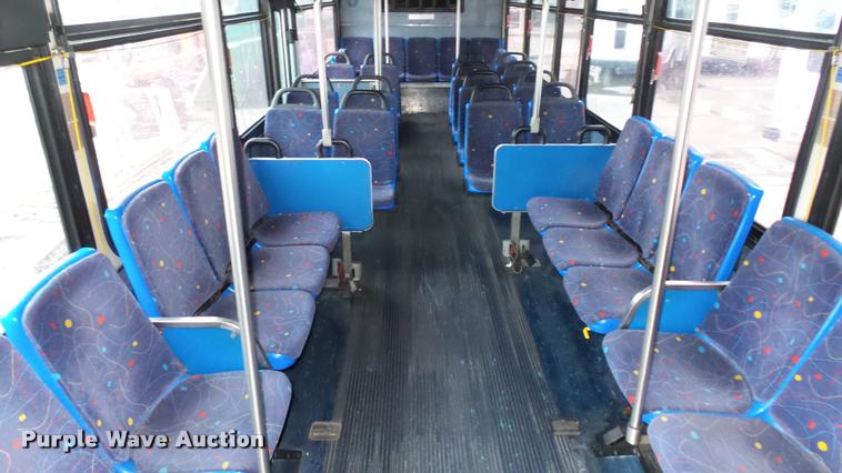 image for item L2404 2002 Gillig C20B096N4 transit bus