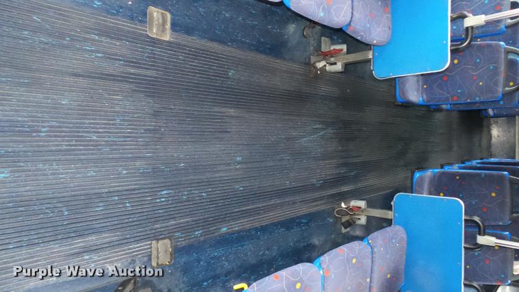 image for item L2404 2002 Gillig C20B096N4 transit bus