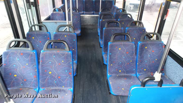 image for item L2404 2002 Gillig C20B096N4 transit bus