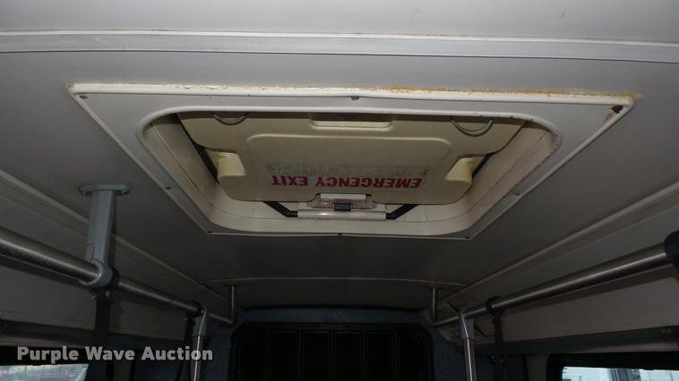 image for item L2404 2002 Gillig C20B096N4 transit bus