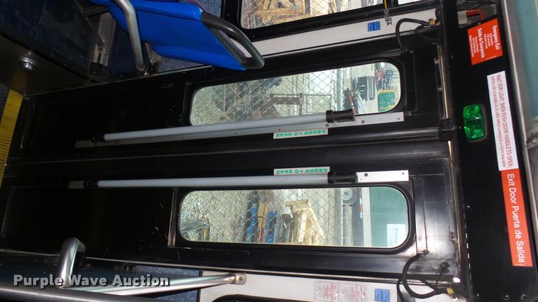 image for item L2404 2002 Gillig C20B096N4 transit bus