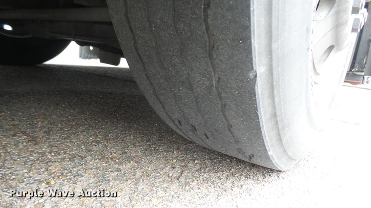 image for item L2404 2002 Gillig C20B096N4 transit bus