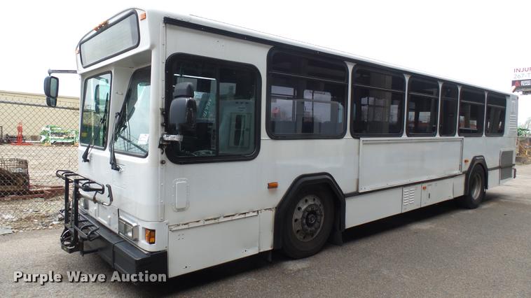 image for item L2405 2002 Gillig C20B096N4 transit bus