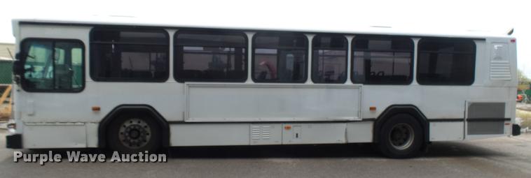 image for item L2405 2002 Gillig C20B096N4 transit bus