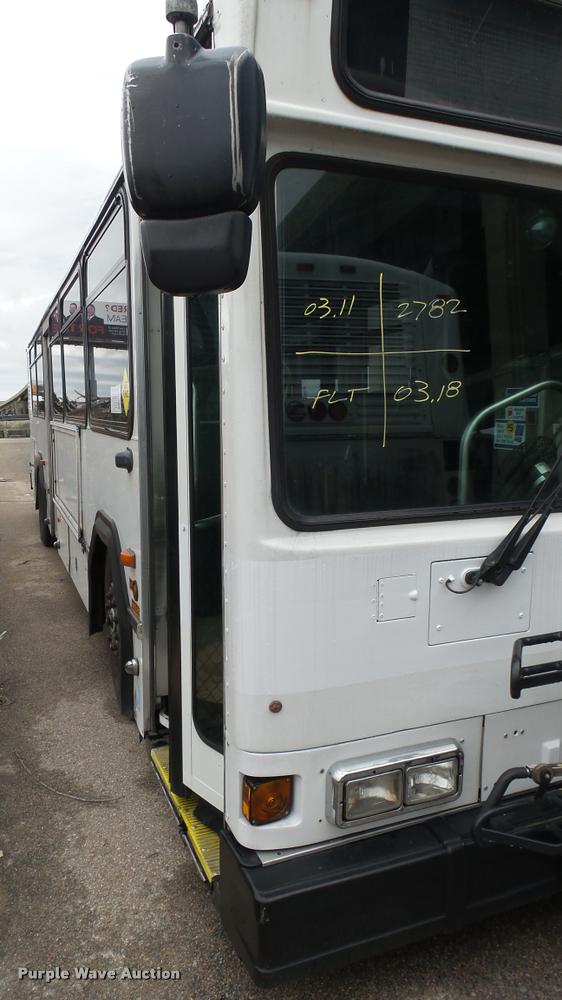 image for item L2405 2002 Gillig C20B096N4 transit bus