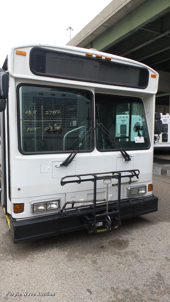 image for item L2405 2002 Gillig C20B096N4 transit bus