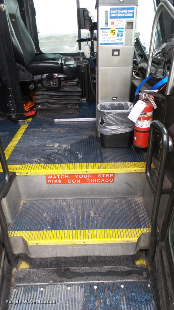 image for item L2405 2002 Gillig C20B096N4 transit bus