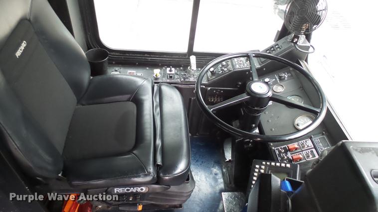 image for item L2405 2002 Gillig C20B096N4 transit bus