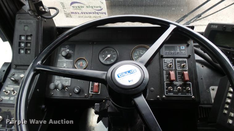 image for item L2405 2002 Gillig C20B096N4 transit bus