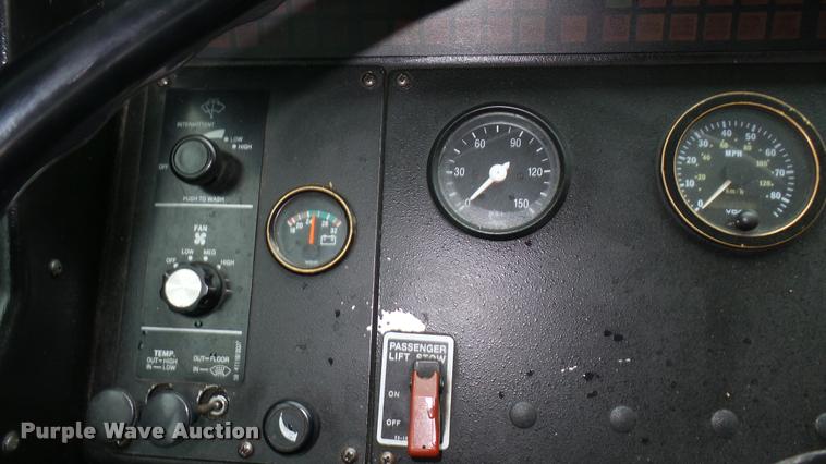 image for item L2405 2002 Gillig C20B096N4 transit bus