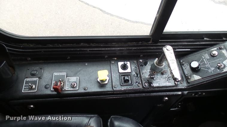 image for item L2405 2002 Gillig C20B096N4 transit bus