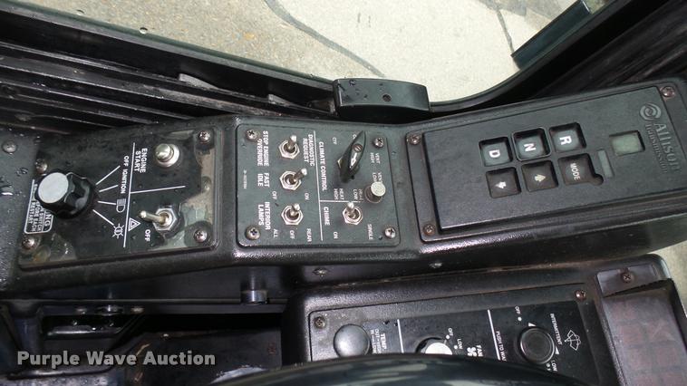 image for item L2405 2002 Gillig C20B096N4 transit bus