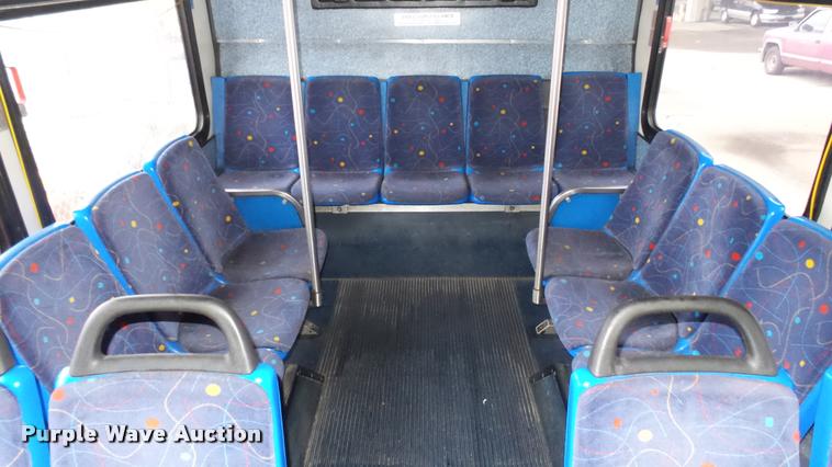 image for item L2405 2002 Gillig C20B096N4 transit bus