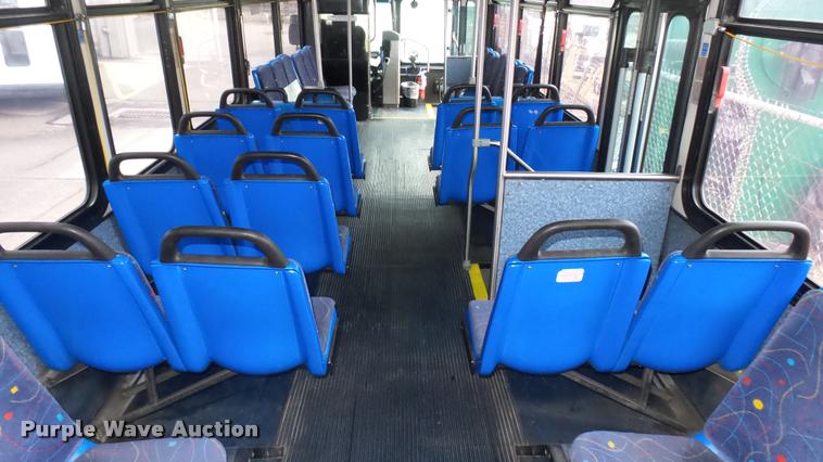 image for item L2405 2002 Gillig C20B096N4 transit bus