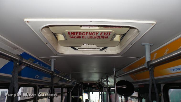 image for item L2405 2002 Gillig C20B096N4 transit bus