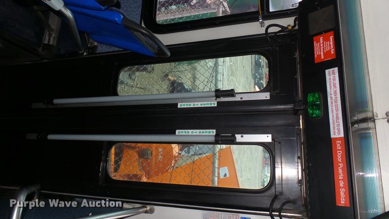 image for item L2405 2002 Gillig C20B096N4 transit bus