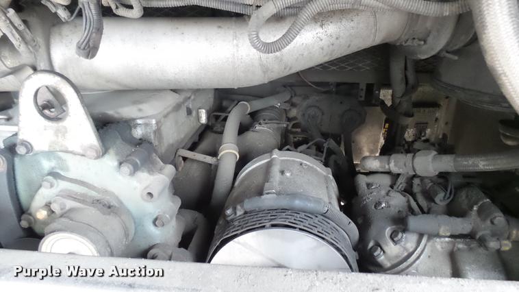 image for item L2405 2002 Gillig C20B096N4 transit bus