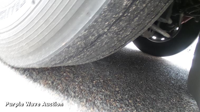 image for item L2405 2002 Gillig C20B096N4 transit bus