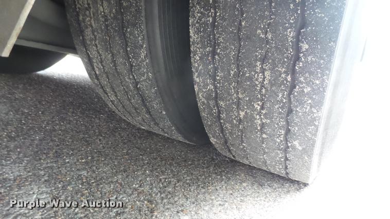 image for item L2405 2002 Gillig C20B096N4 transit bus