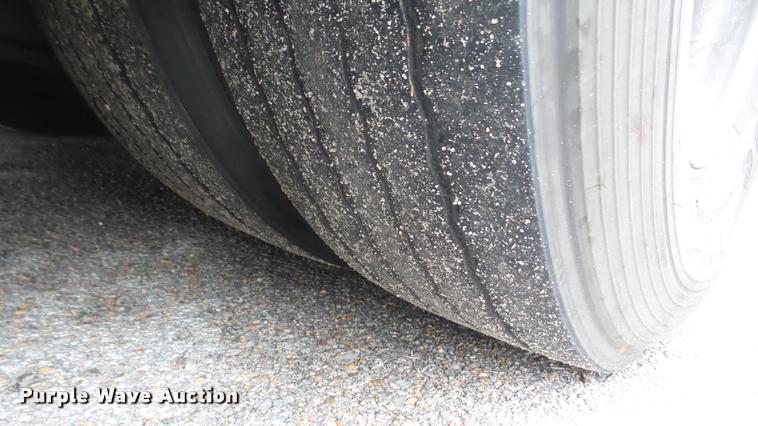 image for item L2405 2002 Gillig C20B096N4 transit bus