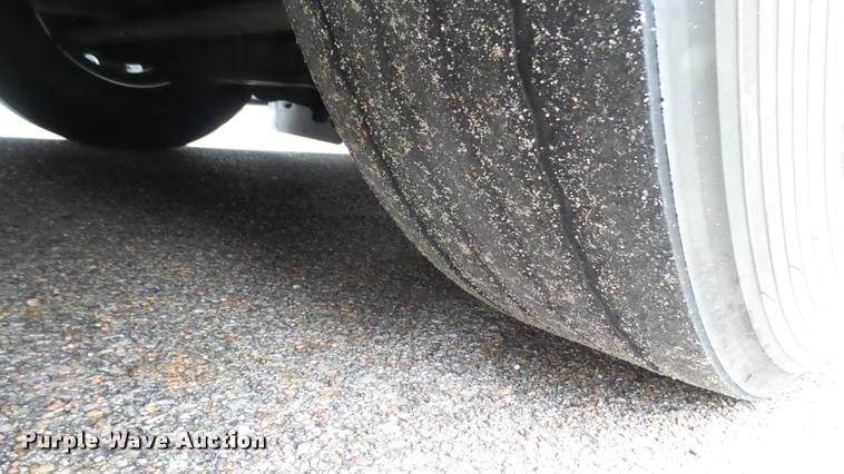 image for item L2405 2002 Gillig C20B096N4 transit bus