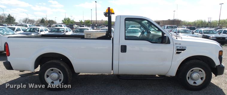 image for item L2407 2008 Ford F250 Super Duty XL pickup truck