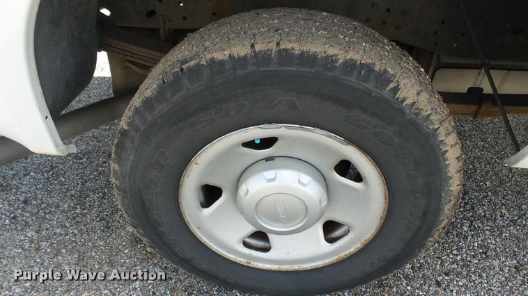 image for item L2407 2008 Ford F250 Super Duty XL pickup truck