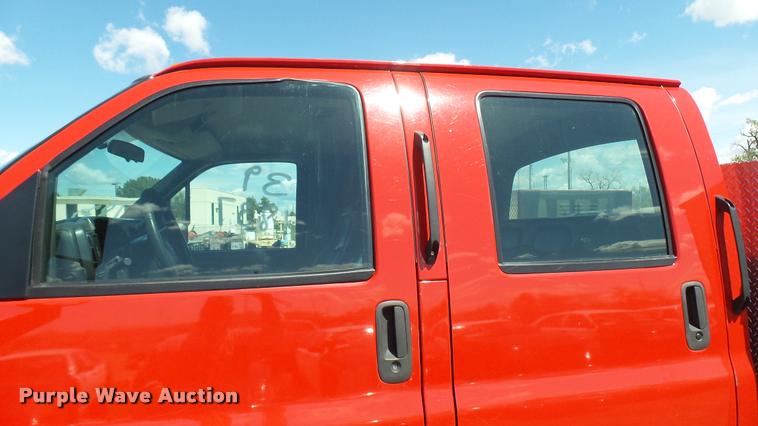 image for item L2450 2008 Chevrolet C5500 utility truck