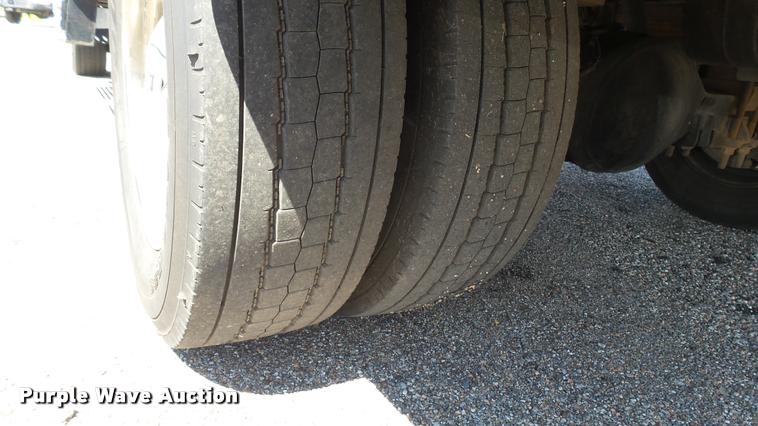 image for item L2450 2008 Chevrolet C5500 utility truck