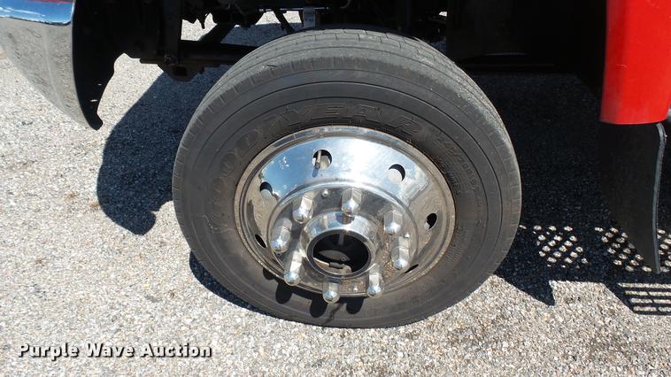 image for item L2450 2008 Chevrolet C5500 utility truck