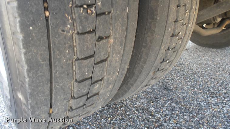 image for item L2450 2008 Chevrolet C5500 utility truck