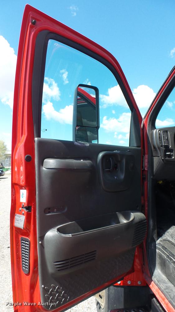 image for item L2451 2009 Chevrolet C5500 utility truck