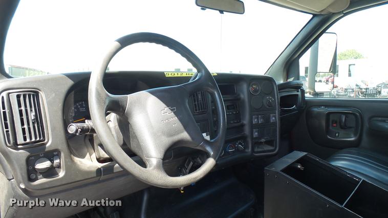 image for item L2451 2009 Chevrolet C5500 utility truck