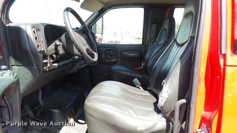 image for item L2452 2009 Chevrolet C5500 utility truck