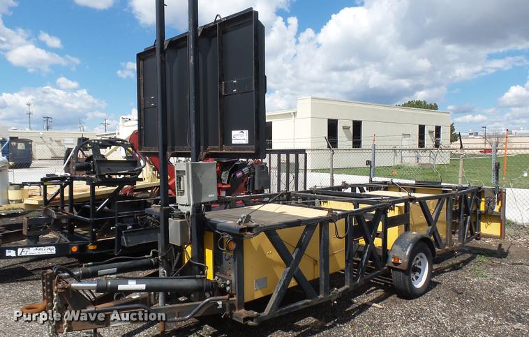 image for item L2462 2006 crash attenuator trailer