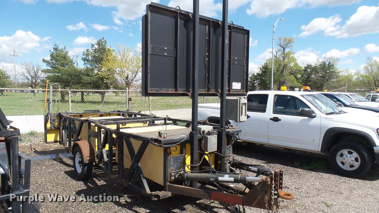 image for item L2462 2006 crash attenuator trailer