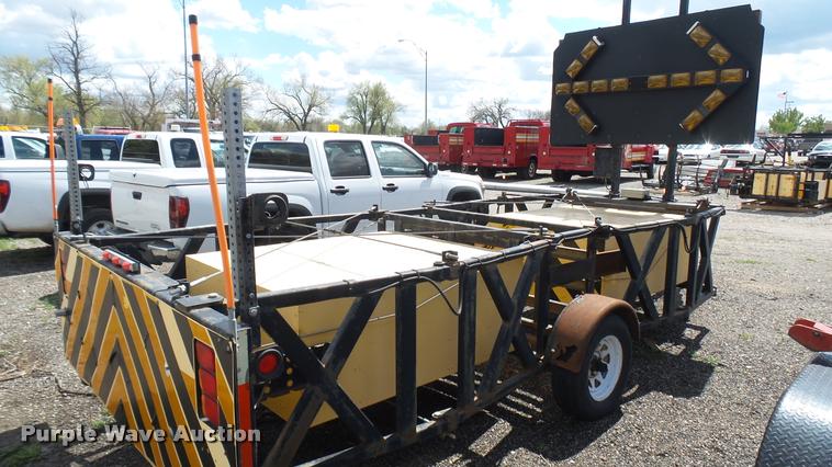 image for item L2462 2006 crash attenuator trailer