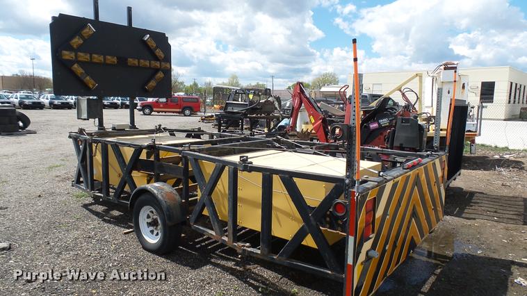 image for item L2462 2006 crash attenuator trailer